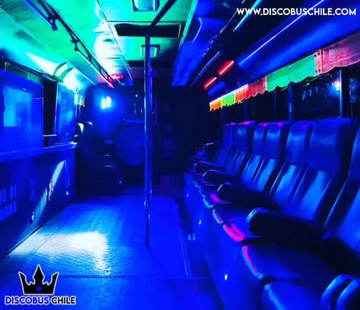 Fiesta a bordo del DiscoBus Chile