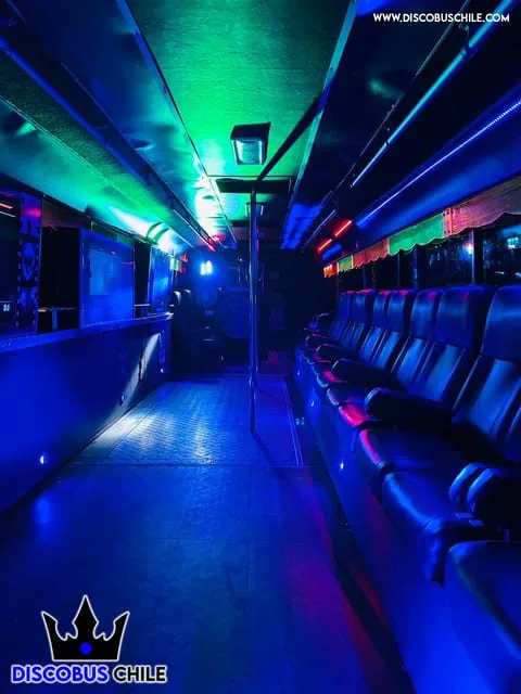 Noche de fiesta en DiscoBus Santiago